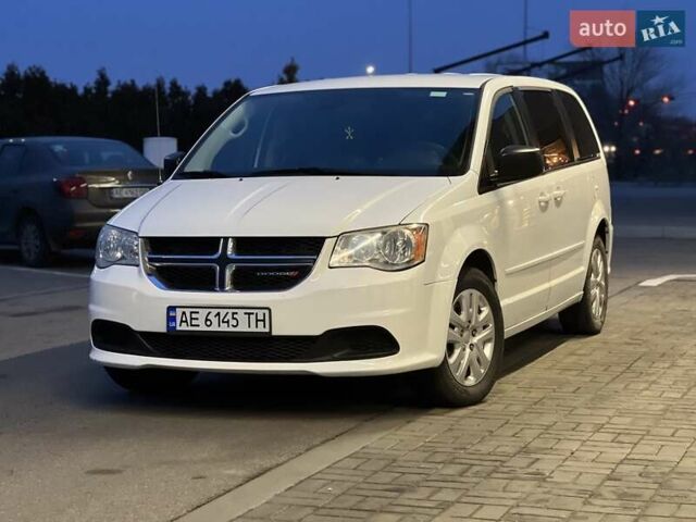 Белый Додж Гранд Караван, объемом двигателя 3.6 л и пробегом 380 тыс. км за 9999 $, фото 1 на Automoto.ua