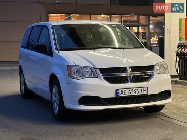 Белый Додж Гранд Караван, объемом двигателя 3.6 л и пробегом 380 тыс. км за 9999 $, фото 17 на Automoto.ua