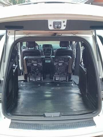 Білий Додж Гранд Караван, об'ємом двигуна 3.6 л та пробігом 182 тис. км за 12300 $, фото 11 на Automoto.ua