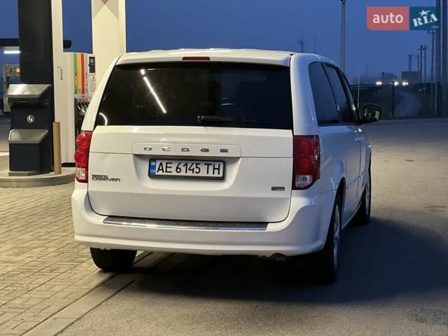 Белый Додж Гранд Караван, объемом двигателя 3.6 л и пробегом 380 тыс. км за 9999 $, фото 26 на Automoto.ua