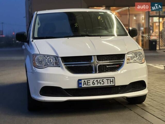 Белый Додж Гранд Караван, объемом двигателя 3.6 л и пробегом 380 тыс. км за 9999 $, фото 15 на Automoto.ua