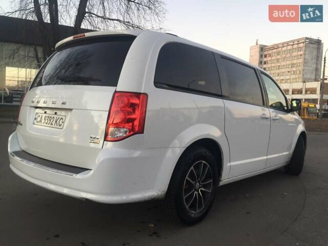 Белый Додж Гранд Караван, объемом двигателя 3.61 л и пробегом 147 тыс. км за 14200 $, фото 8 на Automoto.ua