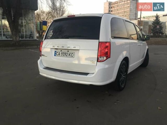 Белый Додж Гранд Караван, объемом двигателя 3.61 л и пробегом 147 тыс. км за 14200 $, фото 6 на Automoto.ua