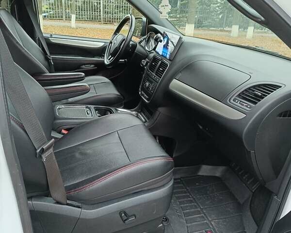 Белый Додж Гранд Караван, объемом двигателя 3.6 л и пробегом 30 тыс. км за 27000 $, фото 11 на Automoto.ua