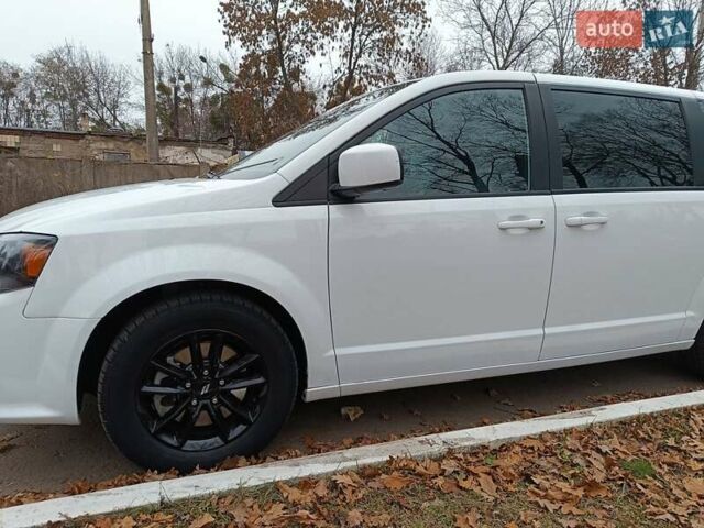 Белый Додж Гранд Караван, объемом двигателя 3.6 л и пробегом 30 тыс. км за 27000 $, фото 2 на Automoto.ua