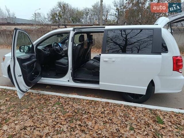 Белый Додж Гранд Караван, объемом двигателя 3.6 л и пробегом 30 тыс. км за 27000 $, фото 28 на Automoto.ua