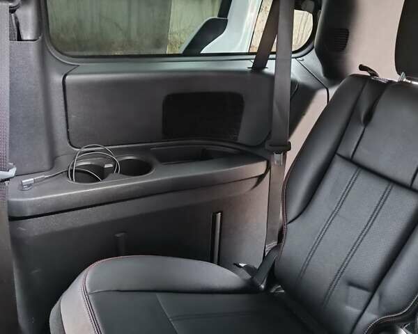 Белый Додж Гранд Караван, объемом двигателя 3.6 л и пробегом 30 тыс. км за 27000 $, фото 19 на Automoto.ua