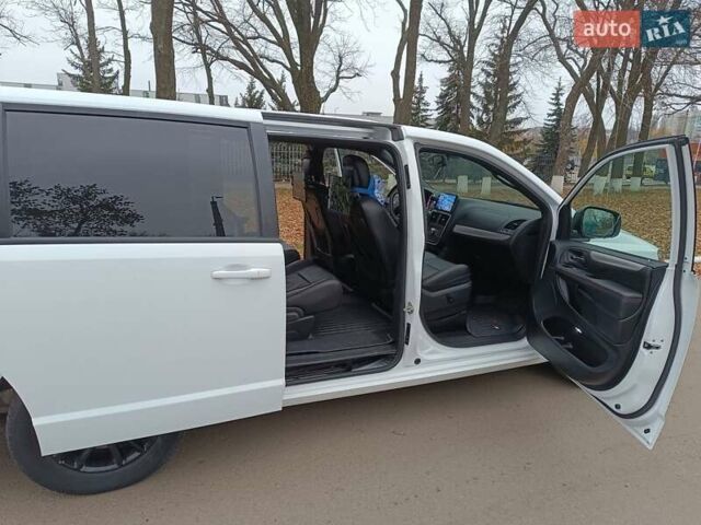 Белый Додж Гранд Караван, объемом двигателя 3.6 л и пробегом 30 тыс. км за 27000 $, фото 30 на Automoto.ua