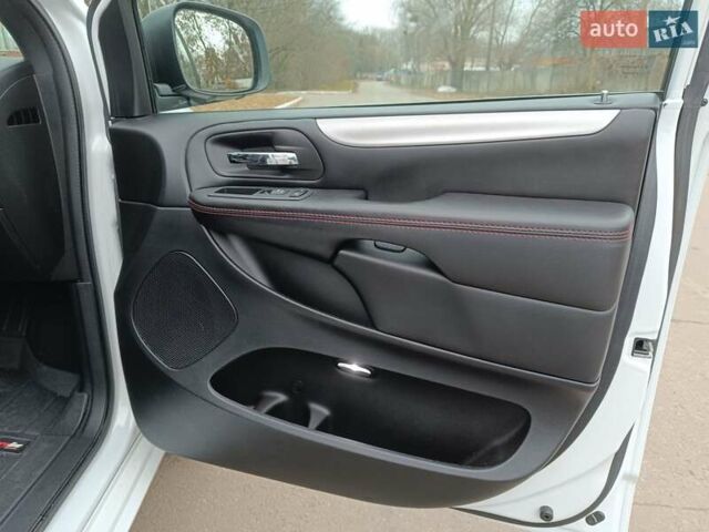 Белый Додж Гранд Караван, объемом двигателя 3.6 л и пробегом 30 тыс. км за 27000 $, фото 10 на Automoto.ua