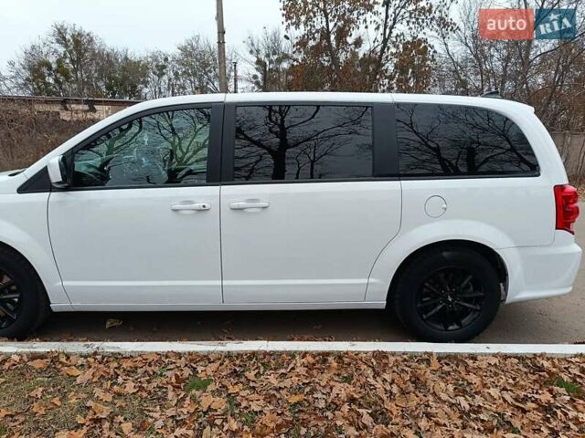 Белый Додж Гранд Караван, объемом двигателя 3.6 л и пробегом 30 тыс. км за 27000 $, фото 3 на Automoto.ua