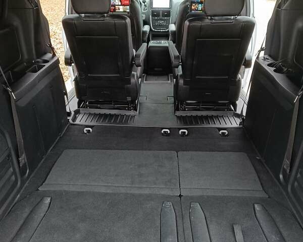 Белый Додж Гранд Караван, объемом двигателя 3.6 л и пробегом 30 тыс. км за 27000 $, фото 25 на Automoto.ua