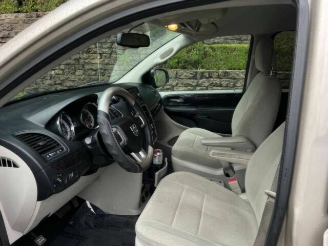 Бежевый Додж Гранд Караван, объемом двигателя 3.6 л и пробегом 82 тыс. км за 10200 $, фото 7 на Automoto.ua