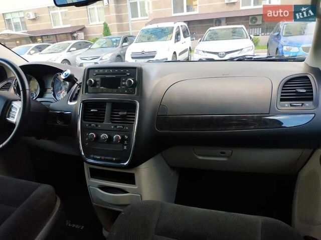 Черный Додж Гранд Караван, объемом двигателя 3.6 л и пробегом 109 тыс. км за 13500 $, фото 4 на Automoto.ua