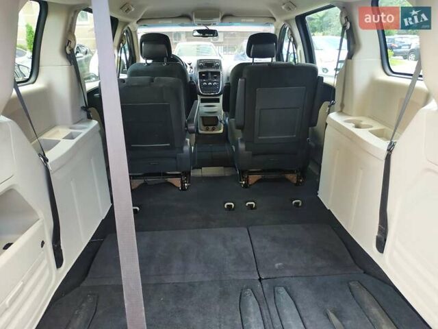 Черный Додж Гранд Караван, объемом двигателя 3.6 л и пробегом 109 тыс. км за 13500 $, фото 1 на Automoto.ua