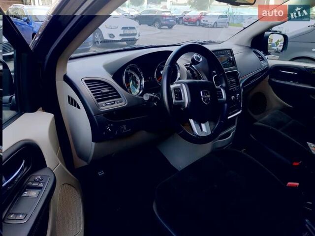 Черный Додж Гранд Караван, объемом двигателя 3.6 л и пробегом 109 тыс. км за 13500 $, фото 2 на Automoto.ua