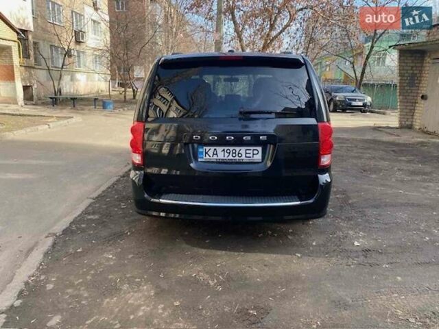 Черный Додж Гранд Караван, объемом двигателя 3.6 л и пробегом 201 тыс. км за 12300 $, фото 2 на Automoto.ua