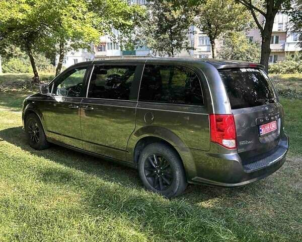 Чорний Додж Гранд Караван, об'ємом двигуна 3.6 л та пробігом 117 тис. км за 13500 $, фото 3 на Automoto.ua