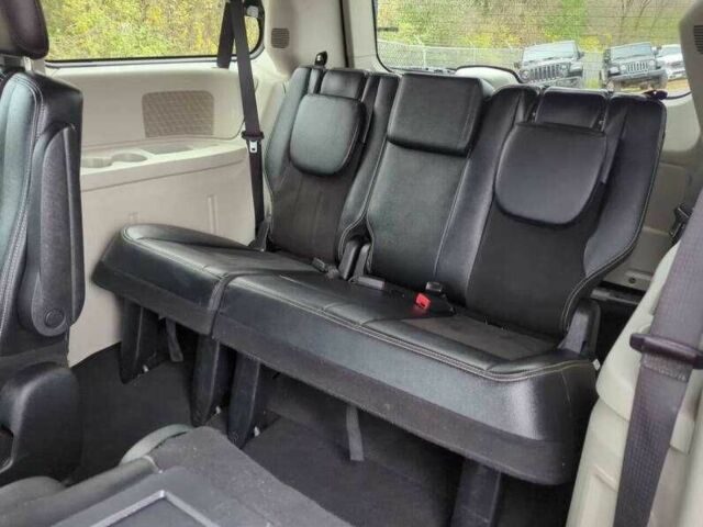 Черный Додж Гранд Караван, объемом двигателя 3.6 л и пробегом 47 тыс. км за 2600 $, фото 10 на Automoto.ua