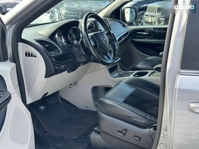 Додж Гранд Караван 2017 в Киеве на Automoto.ua Додж Гранд Караван, объемом двигателя 3.6 л и пробегом 167 тыс. км за 11990 $, фото 11 на Automoto.ua