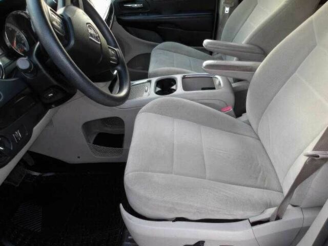 Сірий Додж Гранд Караван, об'ємом двигуна 3.6 л та пробігом 143 тис. км за 5800 $, фото 10 на Automoto.ua