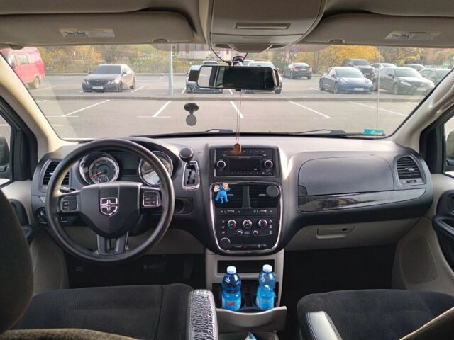 Серый Додж Гранд Караван, объемом двигателя 3.6 л и пробегом 269 тыс. км за 9200 $, фото 4 на Automoto.ua