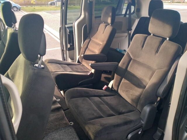 Серый Додж Гранд Караван, объемом двигателя 3.6 л и пробегом 269 тыс. км за 9200 $, фото 8 на Automoto.ua