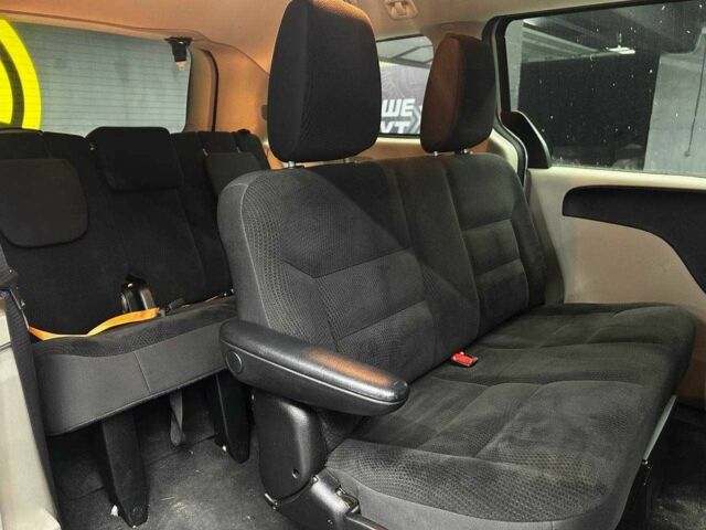 Серый Додж Гранд Караван, объемом двигателя 3.6 л и пробегом 75 тыс. км за 10700 $, фото 20 на Automoto.ua