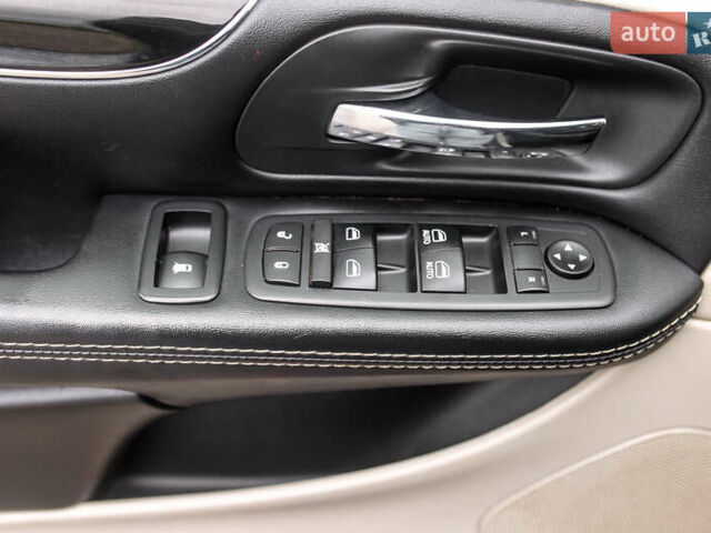 Серый Додж Гранд Караван, объемом двигателя 3.6 л и пробегом 345 тыс. км за 13300 $, фото 18 на Automoto.ua