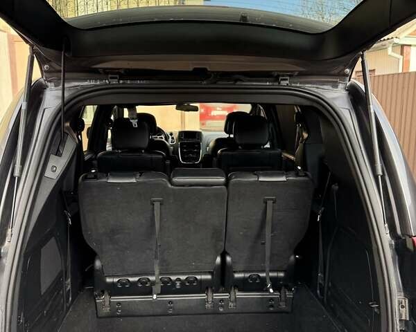 Серый Додж Гранд Караван, объемом двигателя 3.6 л и пробегом 154 тыс. км за 12800 $, фото 11 на Automoto.ua