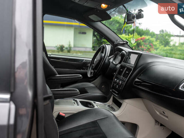 Серый Додж Гранд Караван, объемом двигателя 3.6 л и пробегом 345 тыс. км за 13300 $, фото 20 на Automoto.ua