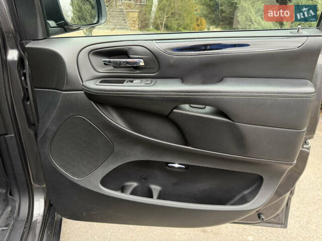 Серый Додж Гранд Караван, объемом двигателя 3.61 л и пробегом 130 тыс. км за 14800 $, фото 49 на Automoto.ua