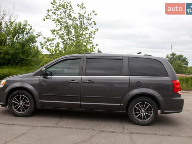 Серый Додж Гранд Караван, объемом двигателя 3.6 л и пробегом 345 тыс. км за 13300 $, фото 1 на Automoto.ua
