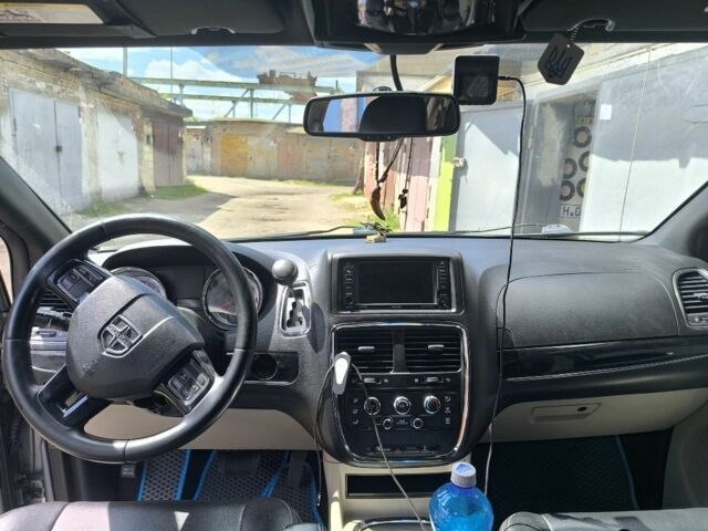 Сірий Додж Гранд Караван, об'ємом двигуна 3.6 л та пробігом 180 тис. км за 13999 $, фото 5 на Automoto.ua