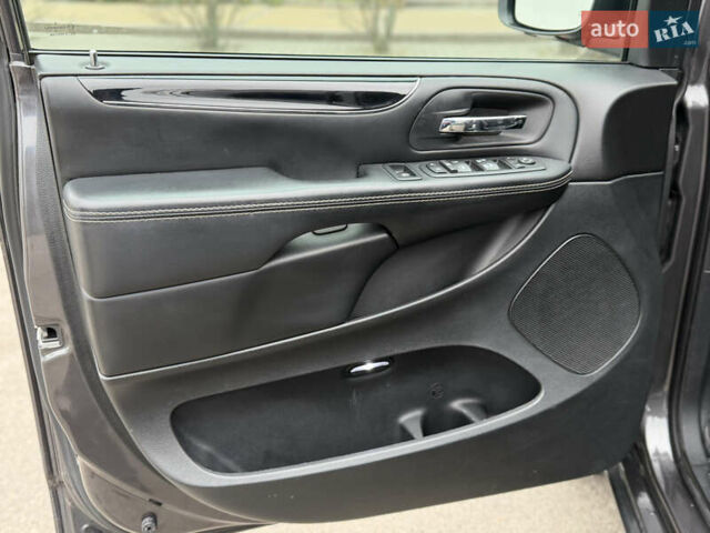 Серый Додж Гранд Караван, объемом двигателя 3.61 л и пробегом 130 тыс. км за 14800 $, фото 28 на Automoto.ua