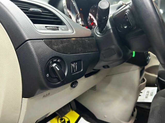 Серый Додж Гранд Караван, объемом двигателя 3.6 л и пробегом 75 тыс. км за 10700 $, фото 6 на Automoto.ua