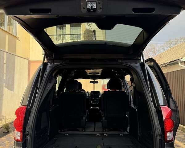 Серый Додж Гранд Караван, объемом двигателя 3.6 л и пробегом 154 тыс. км за 12800 $, фото 7 на Automoto.ua