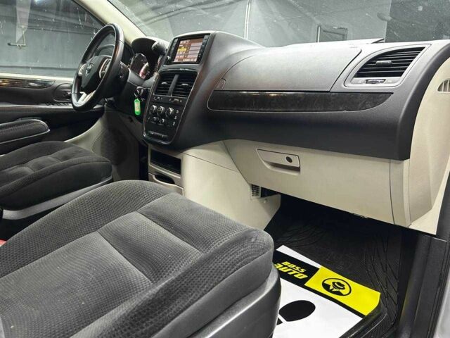 Серый Додж Гранд Караван, объемом двигателя 3.6 л и пробегом 75 тыс. км за 10700 $, фото 23 на Automoto.ua