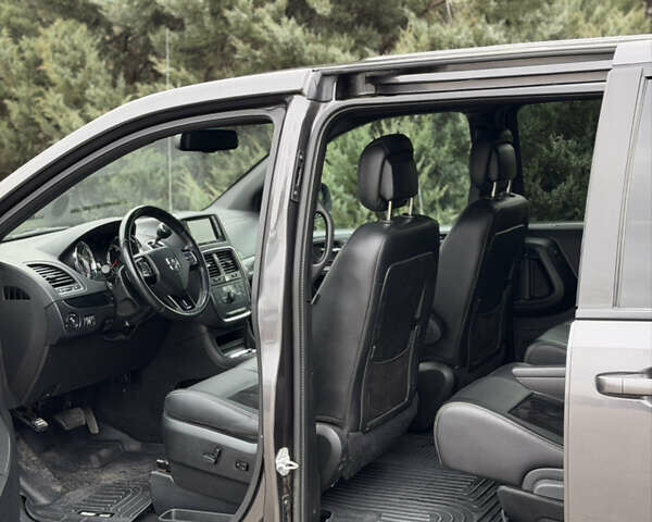 Серый Додж Гранд Караван, объемом двигателя 3.61 л и пробегом 130 тыс. км за 14800 $, фото 41 на Automoto.ua