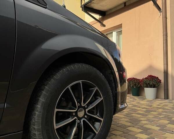 Серый Додж Гранд Караван, объемом двигателя 3.6 л и пробегом 154 тыс. км за 12800 $, фото 12 на Automoto.ua