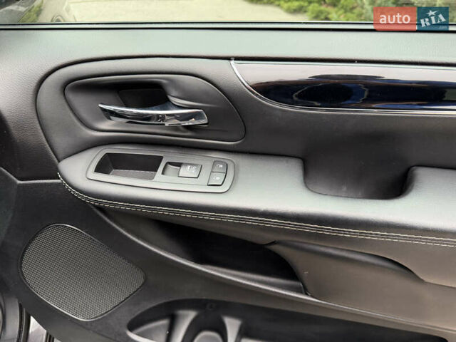 Серый Додж Гранд Караван, объемом двигателя 3.61 л и пробегом 130 тыс. км за 14800 $, фото 50 на Automoto.ua