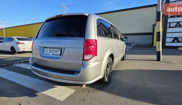 Серый Додж Гранд Караван, объемом двигателя 3.6 л и пробегом 163 тыс. км за 14900 $, фото 1 на Automoto.ua