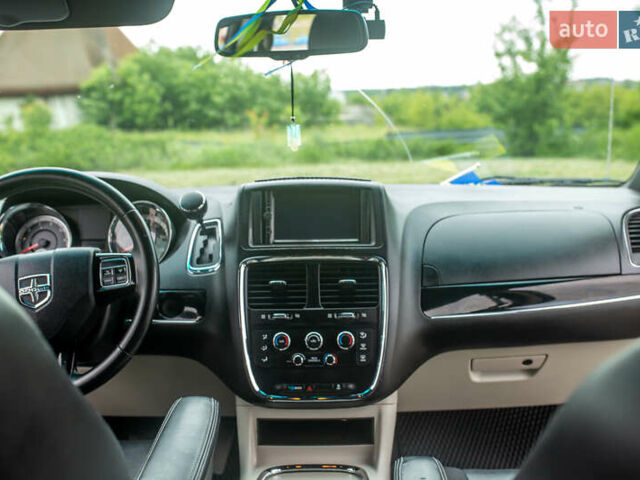 Серый Додж Гранд Караван, объемом двигателя 3.6 л и пробегом 345 тыс. км за 13300 $, фото 10 на Automoto.ua