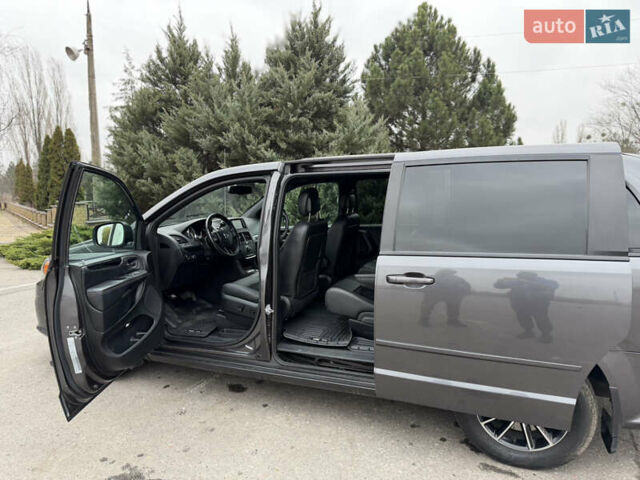 Серый Додж Гранд Караван, объемом двигателя 3.61 л и пробегом 130 тыс. км за 14800 $, фото 43 на Automoto.ua