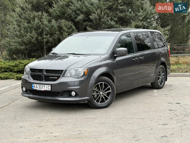 Серый Додж Гранд Караван, объемом двигателя 3.61 л и пробегом 130 тыс. км за 14800 $, фото 4 на Automoto.ua