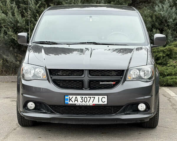 Серый Додж Гранд Караван, объемом двигателя 3.61 л и пробегом 130 тыс. км за 14800 $, фото 1 на Automoto.ua