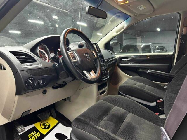 Серый Додж Гранд Караван, объемом двигателя 3.6 л и пробегом 75 тыс. км за 10700 $, фото 7 на Automoto.ua