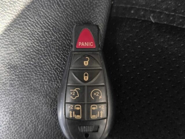 Сірий Додж Гранд Караван, об'ємом двигуна 3.6 л та пробігом 180 тис. км за 13999 $, фото 7 на Automoto.ua