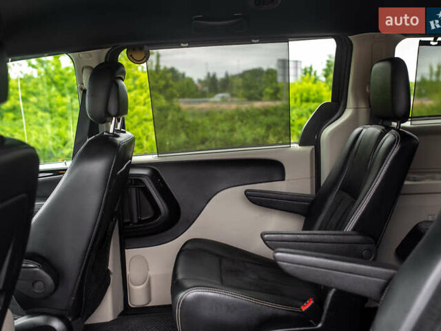 Серый Додж Гранд Караван, объемом двигателя 3.6 л и пробегом 345 тыс. км за 13300 $, фото 19 на Automoto.ua