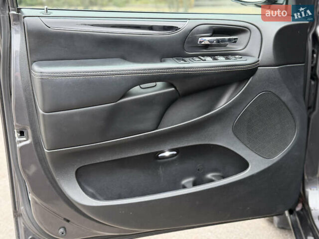 Серый Додж Гранд Караван, объемом двигателя 3.61 л и пробегом 130 тыс. км за 14800 $, фото 30 на Automoto.ua