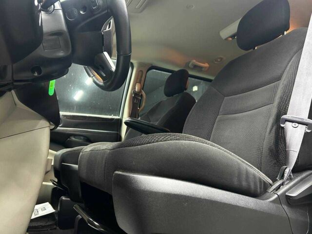 Серый Додж Гранд Караван, объемом двигателя 3.6 л и пробегом 75 тыс. км за 10700 $, фото 10 на Automoto.ua